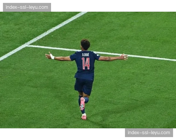 巴黎圣日耳曼5-0大胜马赛，登贝莱两射一传