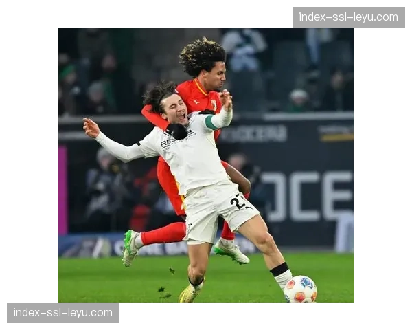 速报：门兴格拉德巴赫3-1逆转，下半场十分钟内利用两次定位球反超