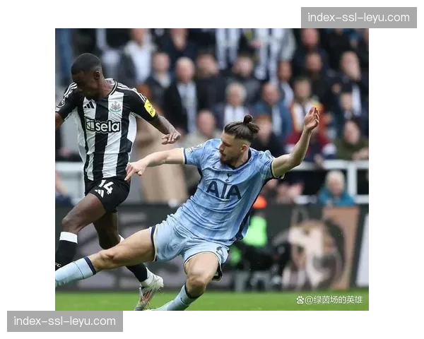 半场战报：热刺1-1纽卡，索兰克与伊萨克分别为两队破门